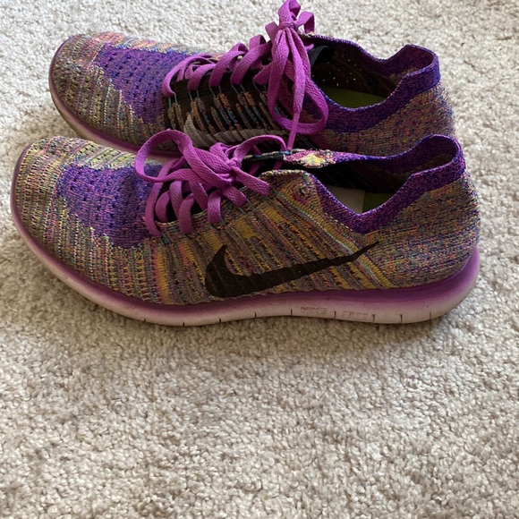 Nikes - Picture 2 of 2